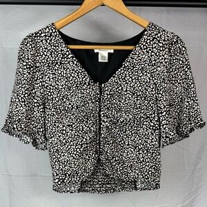 URBAN Romantics Black and White Flutter Sleeve Crop Blouse
